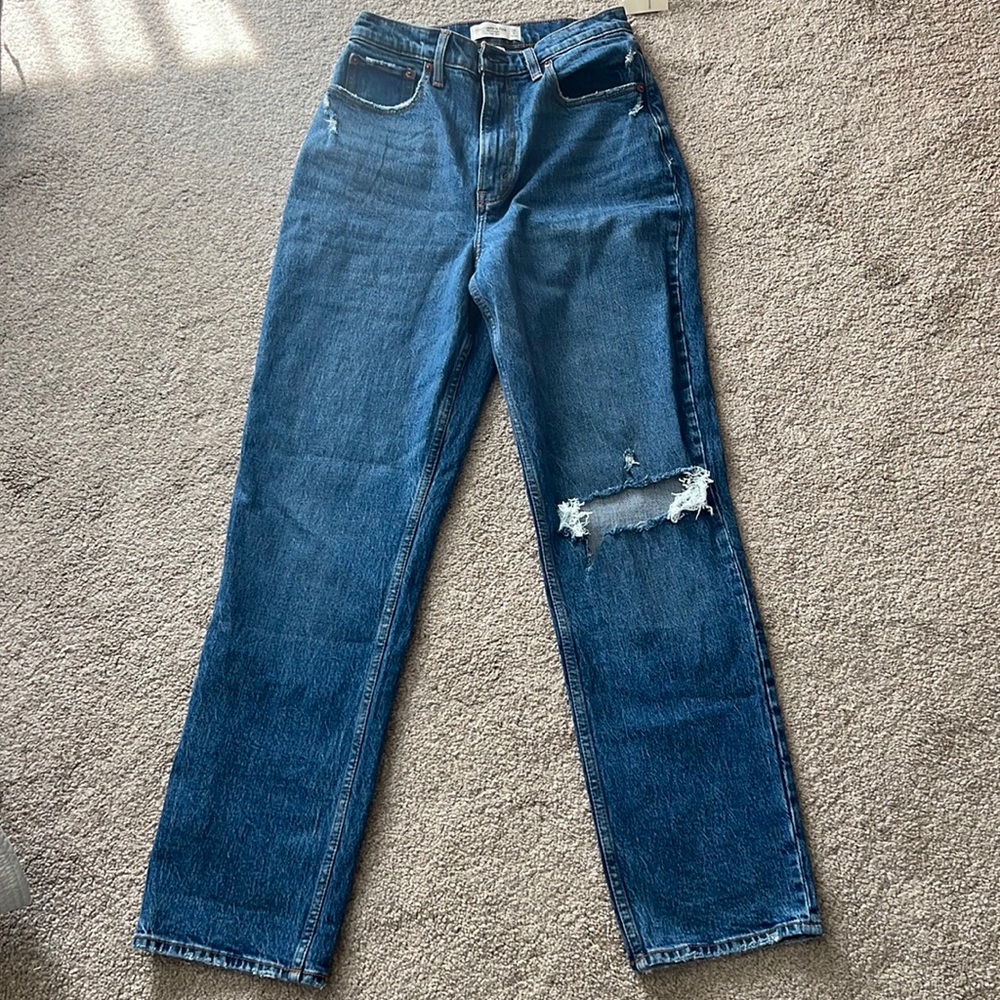 NEW WITH TAGS -Abercrombie & Fitch- 90’s Straight Ultra High Rise- size 28